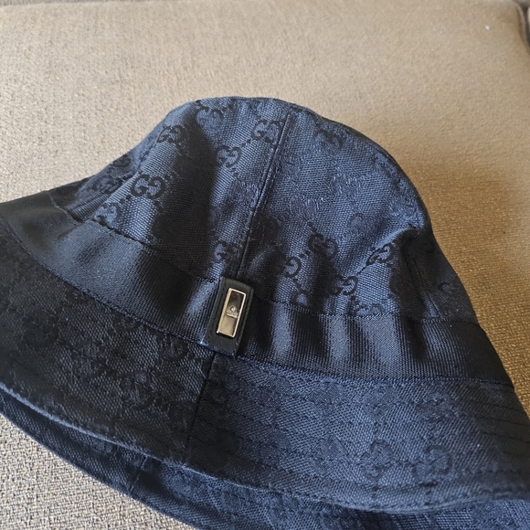GUCCI GG Monogram Bucket Hat M Black UNISEX - Picture 7 of 9